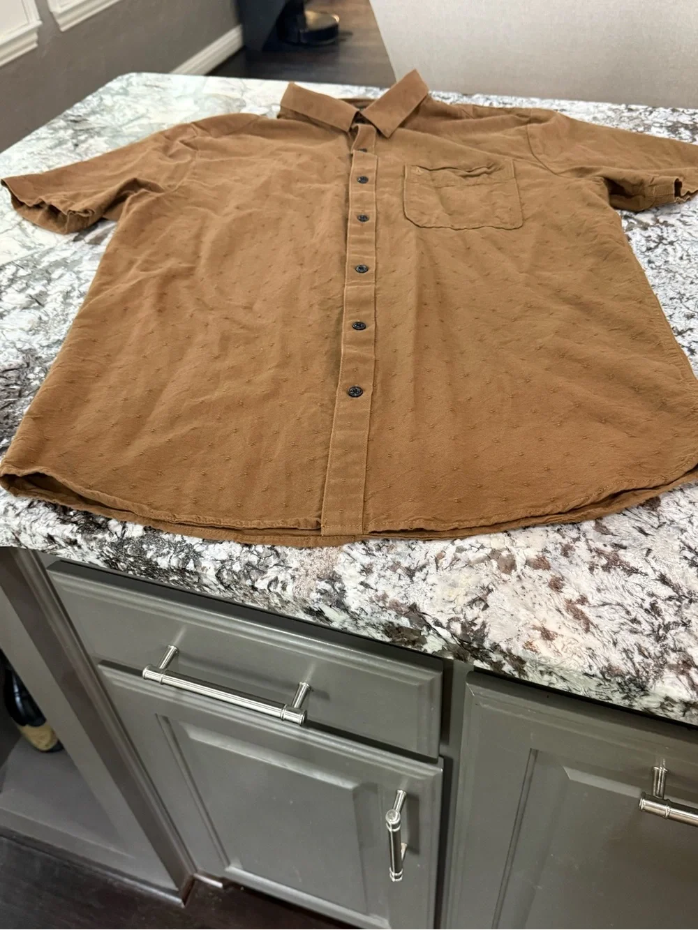 Volcom Men’s XL Brown Tan Short Sleeve Button Up Shirt Casual